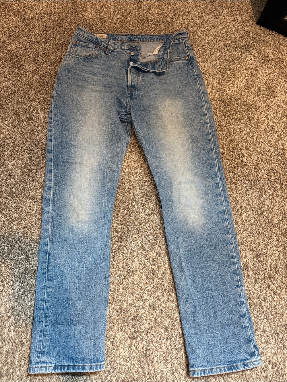 Levi's Women's Premium Wedgie Icon Fit Jeans size W29 L30 These Dreams Wash
